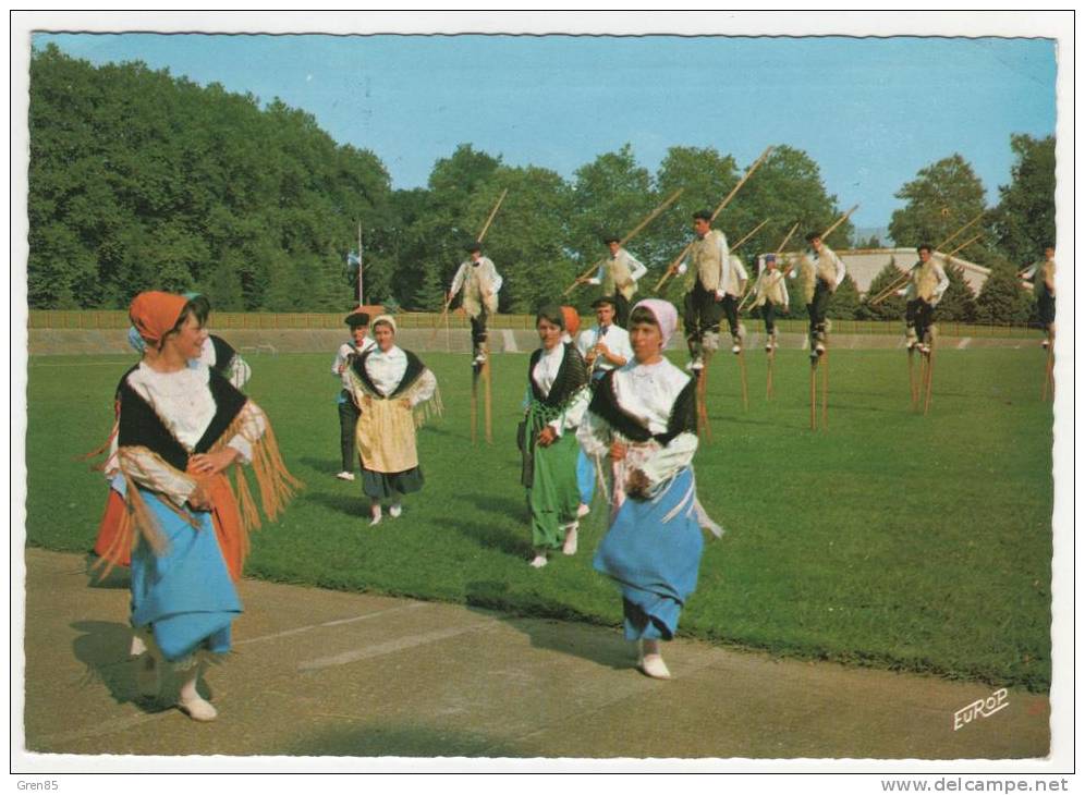 CPSM LE GROUPE FOLKLORIQUE " LOUS CADETOUNS " DE SOUSTONS AU PAS DE PARADE, FOLKLORE LANDAIS, LANDES 40 - Soustons