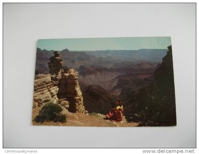 Grand Canyon National Park Arizona View From "duck-on-the-rock" Con Ragazza Seduta - Grand Canyon