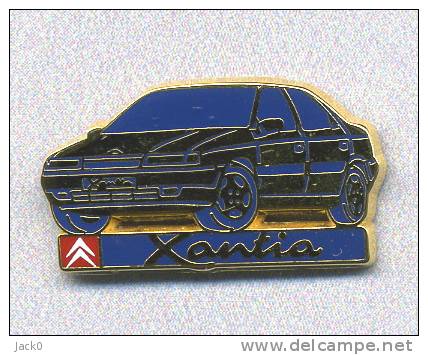 Pin's  Automobile  CITRÖEN  XANTIA  Bleu  Signé  Arthus  BERTRAND - Citroën