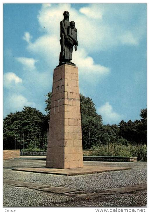 AK Ravensbrück, Gedenkstätte, Monument Am See, Beschr, 1968 - Fuerstenberg