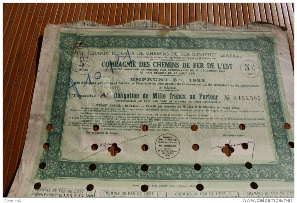 SNCF Compagnie Des Chemins De Fer De L'Est En. 5 % En 1933 Titre Action Perforées Perforations - Railway & Tramway