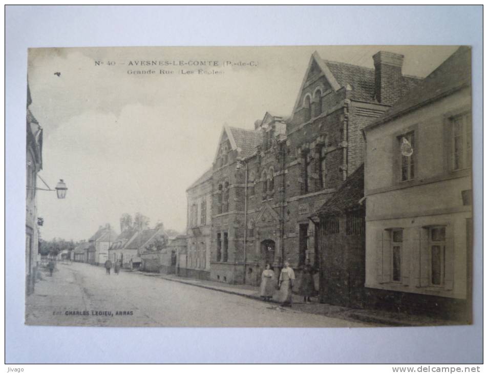 AVESNES-le-COMTE  (Pas-de-Calais)  :  Grande Rue  -  Les  ECOLES - Avesnes Le Comte