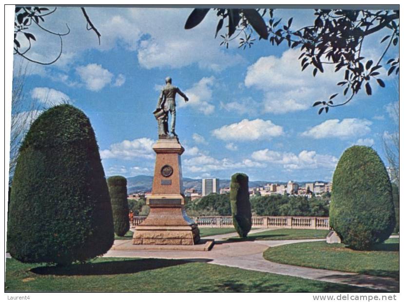 (862) Australia - SA - Adelaide Statue - Adelaide