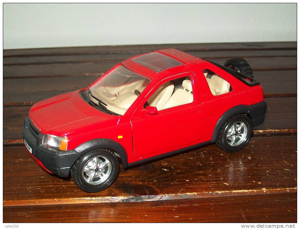 BURAGO  - LAND ROVER FREELANDER  NO BOITE  Scala 1/24 - Burago