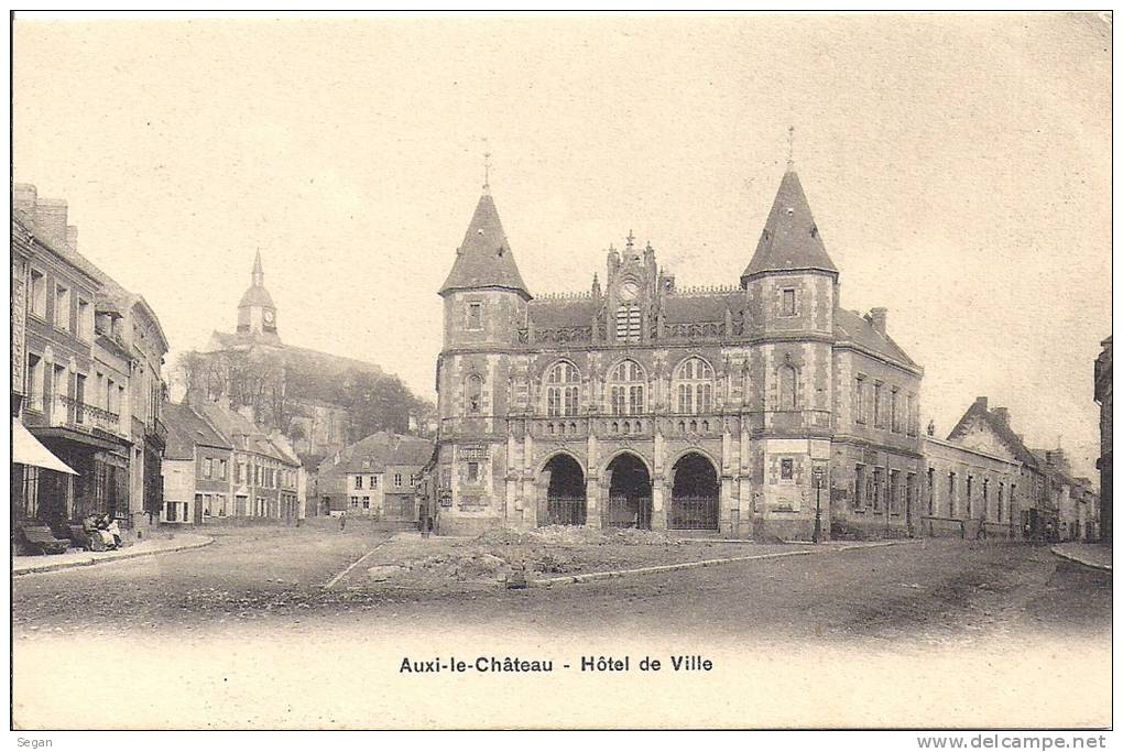 AUXI LE CHATEAU    HOTEL DE VILLE   BEL ETAT - Auxi Le Chateau