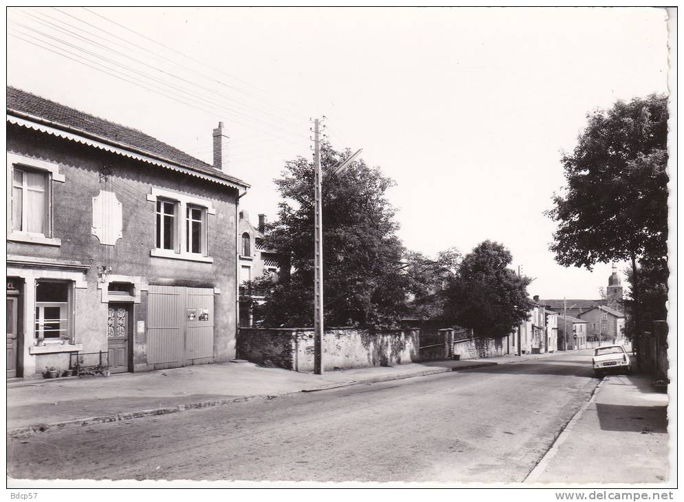 55 - MEUSE - SPINCOURT - Grande Rue - Dentelée -  Format  10,5  X  14,7  - Cliché  GALLOY - VERDUN - Spincourt