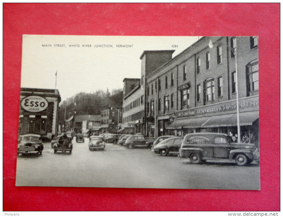 Vermont > Main Street White River Junction  5 & 10 CENT STORE ESSO SIGN      Not Mailed ---  Ref 975 - Bennington