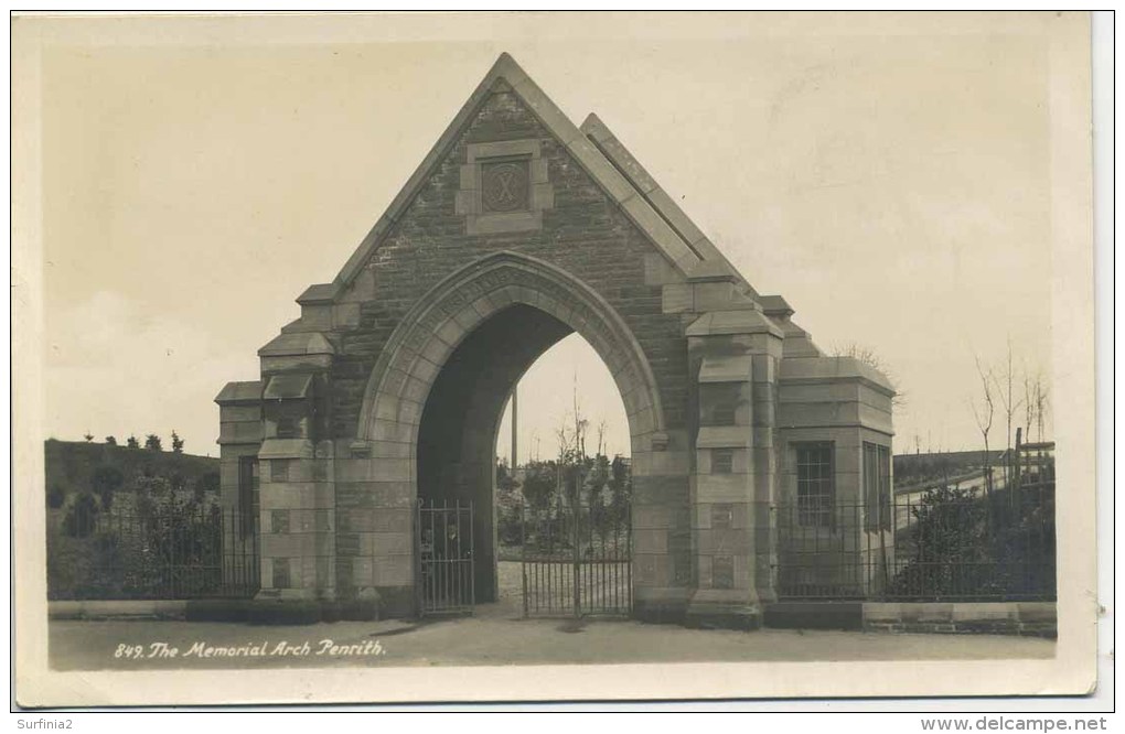 CUMBRIA - PENRITH - THE MEMORIAL ARCH RP Cu807 - Penrith