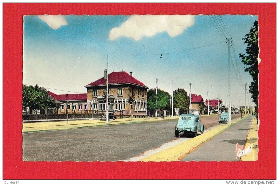 PAVILLON-SOUS-BOIS ( Seine-Saint-Denis )  L'Avenue A. Briand Et Le Dispensaire... - Les Pavillons Sous Bois