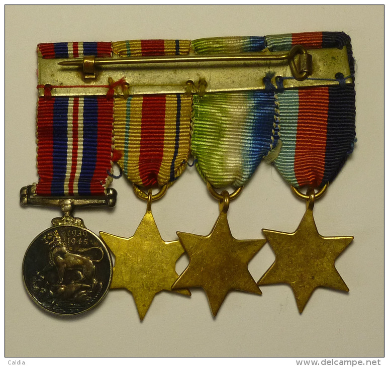 Grande-Bretagne Great Britain Lot Of 4 Medals + Miniatures : ATLANTIC STAR / AFRICA STAR / 1939 - 1945 STAR /  WAR MEDAL - Grande-Bretagne