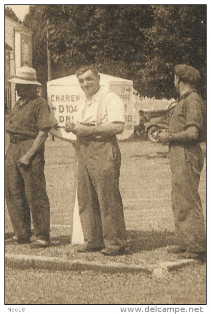 Courson Les Carrieres Cour Du Chateau. Coll. Chocat Cliché Pronho Borne Michelin - Courson-les-Carrières