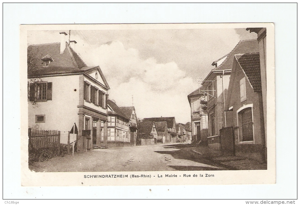 CPA :67 - Bas Rhin - Schwindratzheim ( Hochfelden) - Mairie - Rue De La Zorn : Peu Commune - Hochfelden