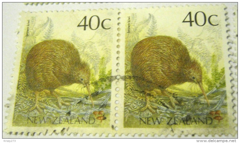 New Zealand 1988 Bird Brown Kiwi 40c X2 - Used - Used Stamps