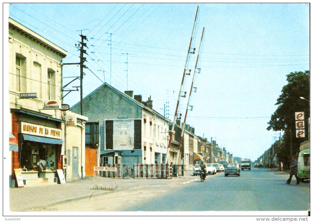 CP  59  BRUAY  SUR  ESCAUT    Rue  Jean  Jaurés , Passage  à  Niveau , Maison  De  La  Presse - Bruay Sur Escaut