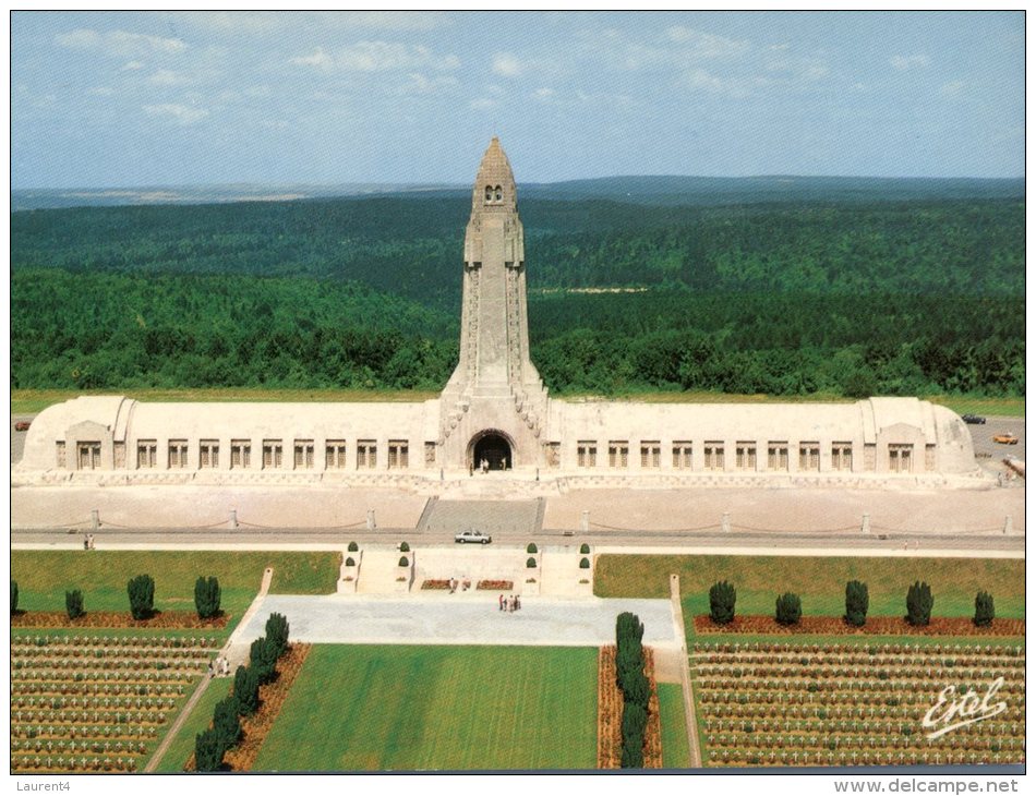 (278M) France - Verdum Douaumont Ossuaire - Cimetières Militaires