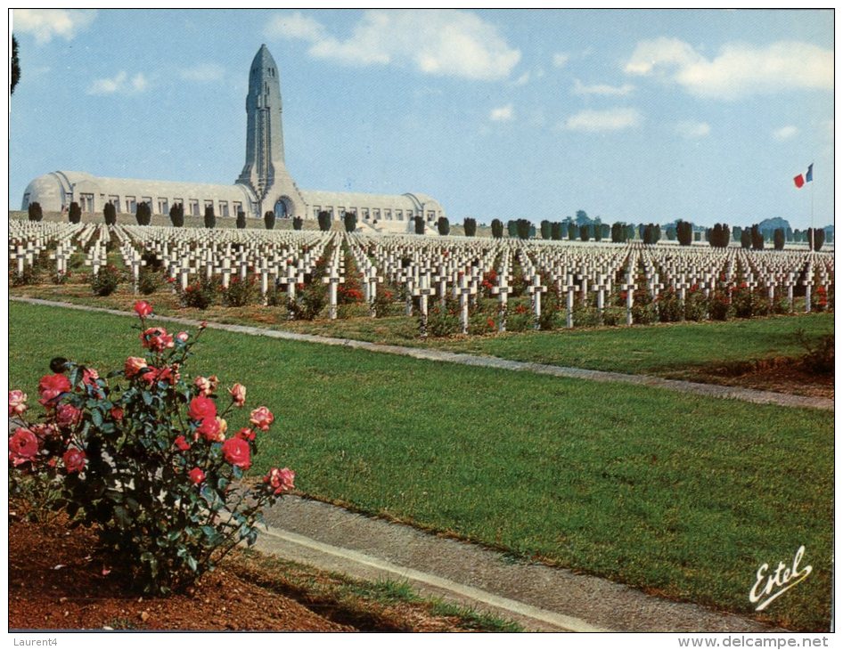 (278M) France - Douaumont Ossuaire Et Cimetiaire Militaire - Cimetières Militaires