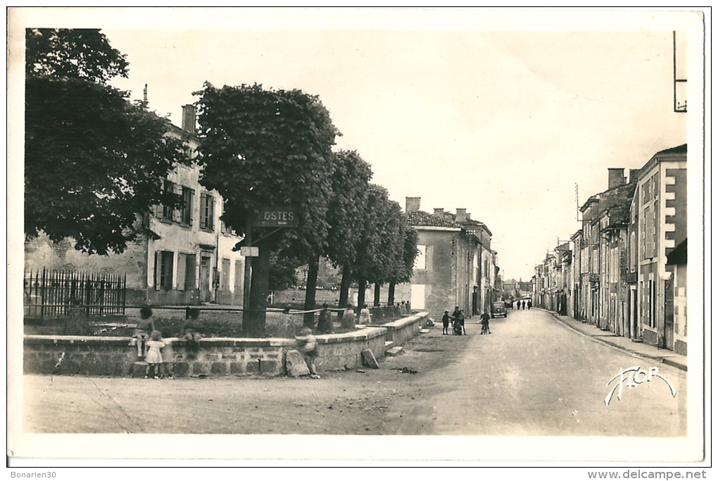 CPSM 79 BRIOUX SUR BOUTONNE LA GRAND RUE ANIMEE - Brioux Sur Boutonne