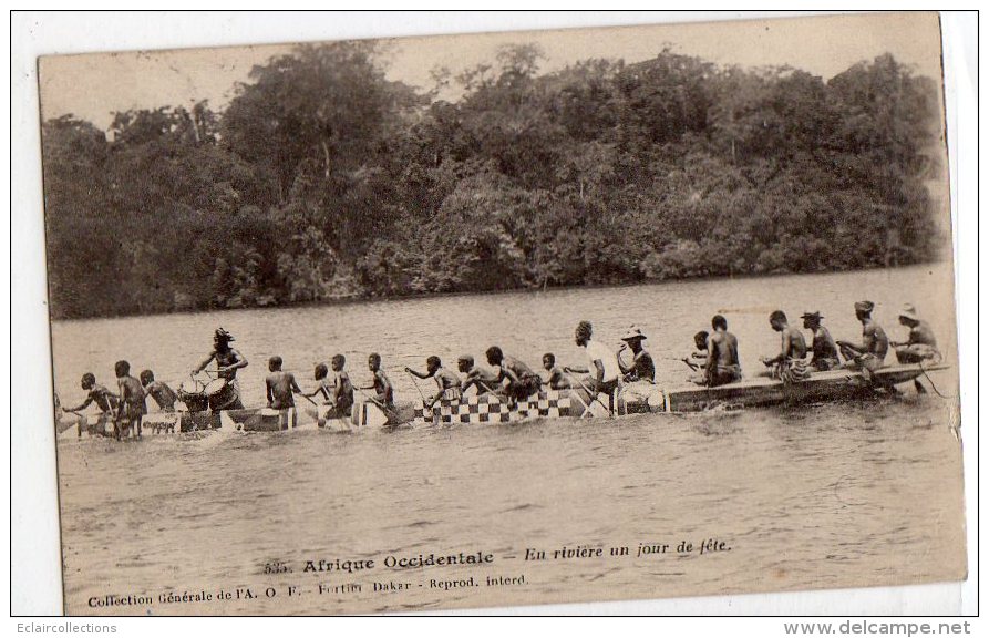 Afrique Noire  Guinée  En Rivière Un Jour De Fête.  Expédiée De Guinée   Fouta Djalla  (voir Scan) - Guinea