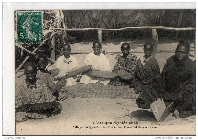 Afrique Noire     Sénégal    Ecole Et Son Marabout Assanne Paye  (  Voir Scan  ) - Senegal