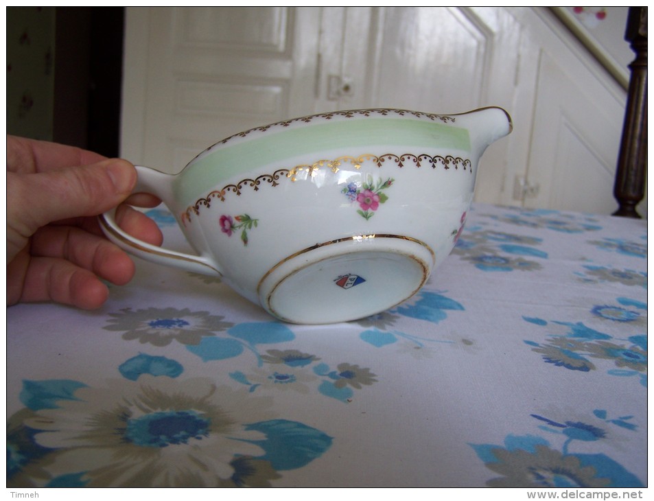 SAUCIER Ou SAUCIERE Ancien  Bec Et Anse PORCELAINE Signé PL FRANCE Sur Drapeau Tricolore Fleurs Dorure - Limoges (FRA)