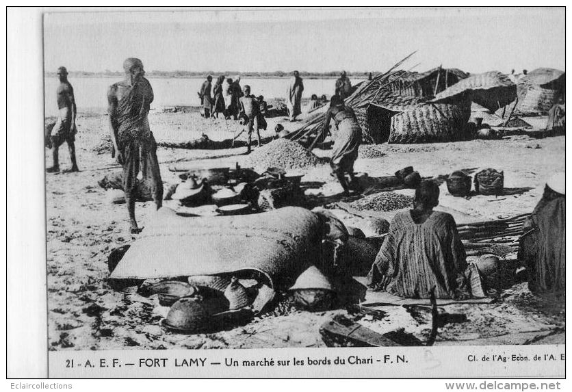 Afrique Noire A.E.F.    Tchad   Fort-Lamy  Marché Sur Les Bords Du Chari  ( Voir Scan ) - Chad