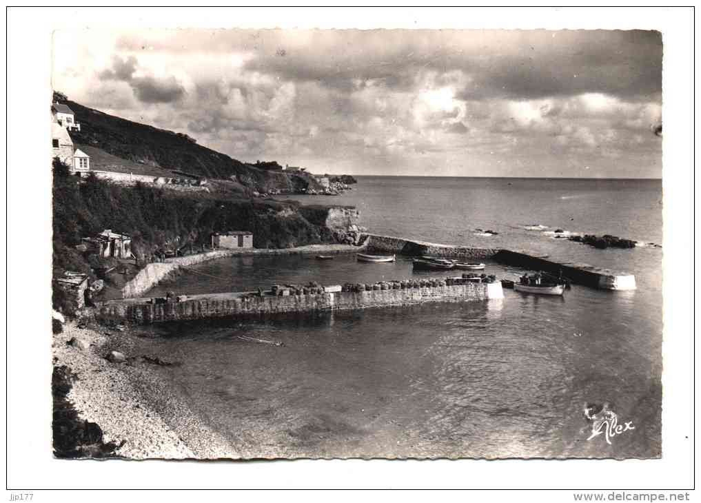 Saint Germain De Vaux Vue Sur Le Petit Port Cabanes Et Villas Voisines Canton Beaumont Hague Edit Becquemin - Beaumont