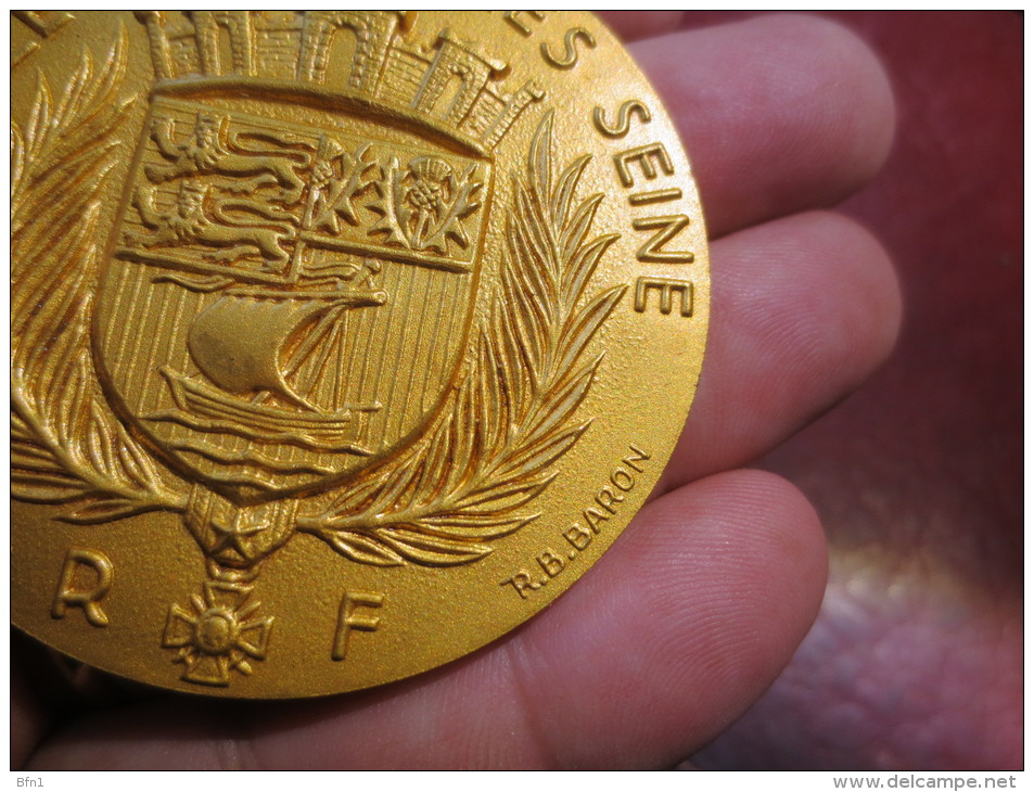 MEDAILLE - VILLE D'ASNIERES SEINE - Gravée Par R.B.BARON / ARTHUS BERTRAND - VOIR PHOTOS - Professionnels / De Société