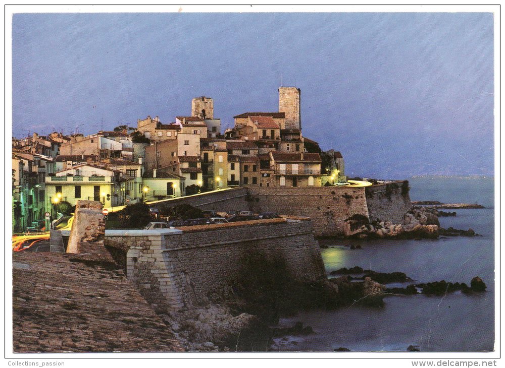 CP, 06, ANTIBES, La Vieille Ville Sur Ses Remparts à La Tombée De La Nuit, Ecrite, Ed : ELBE - Antibes - Les Remparts