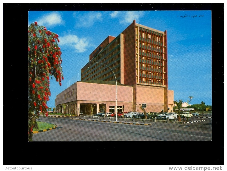 KUWAIT Koweit : Hotel Hilton ( Voiture Américaine American Cadillac Type Car & Mercedes Benz + VW Beetle - Kuwait