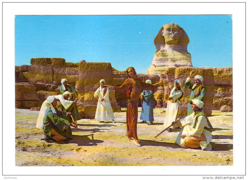 Egypte: Giza, The Reda Troup In Front Of The Pyramids (13-3382) - Guiza