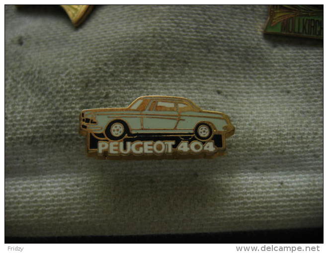 Pin´s Peugeot 404 Coupée - Peugeot