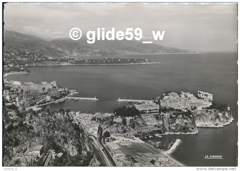 Principauté De Monaco - Vue Générale - Au Loin, Le Cap Martin Et L'Italie - N° 99.148.57 - Tarjetas Panorámicas