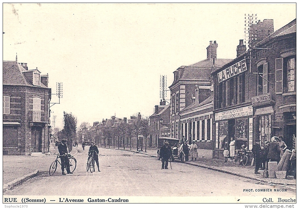 PICARDIE - 80 - SOMME - RUE - L'avenue Gaston CAUDRON - Célèbre Aviateur Avec La Ruche - Animation - Rue