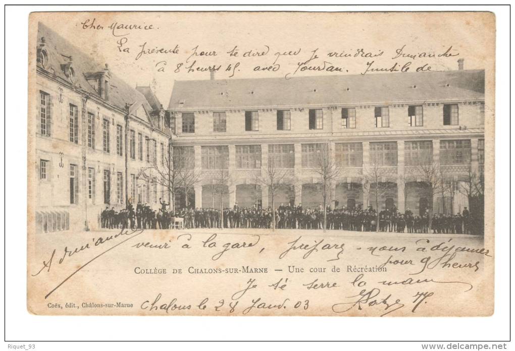 COLLEGE DE CHALONS - Sur - MARNE - Une Cour De Récréation - Châlons-sur-Marne