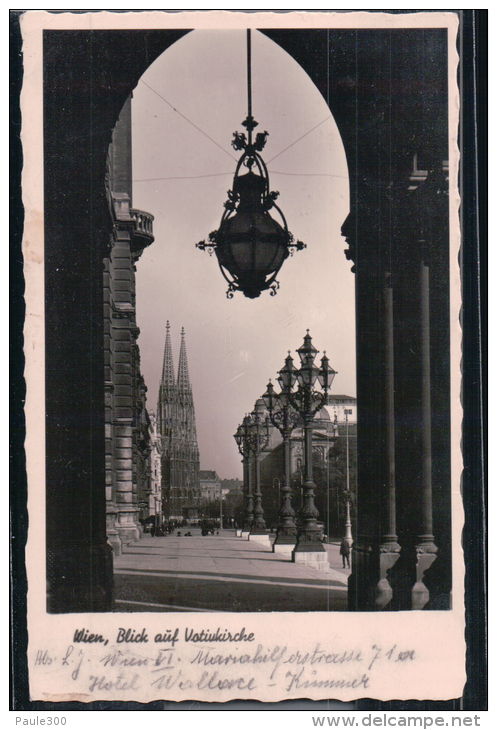 Wien - Blick Auf Die Votivkirche - Churches