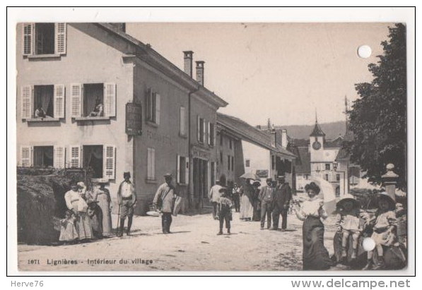 SUISSE - LIGNIERES  - Intérieur Du Village (carte Vendue En L'état - 2 Trous Perforation Côté Droit) - Lignières