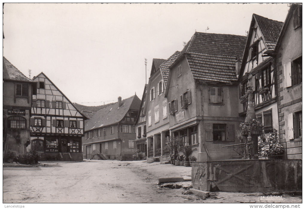 67 - DAMBACH LA VILLE / PLACE DU GENERAL DE GAULLE - Dambach-la-ville