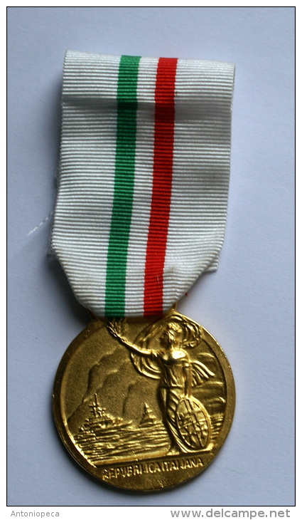 ITALIA - MEDAGLIA D'ONORE PER LUNGA NAVIGAZIONE MARINA MILITARE ITALIANA - Italy