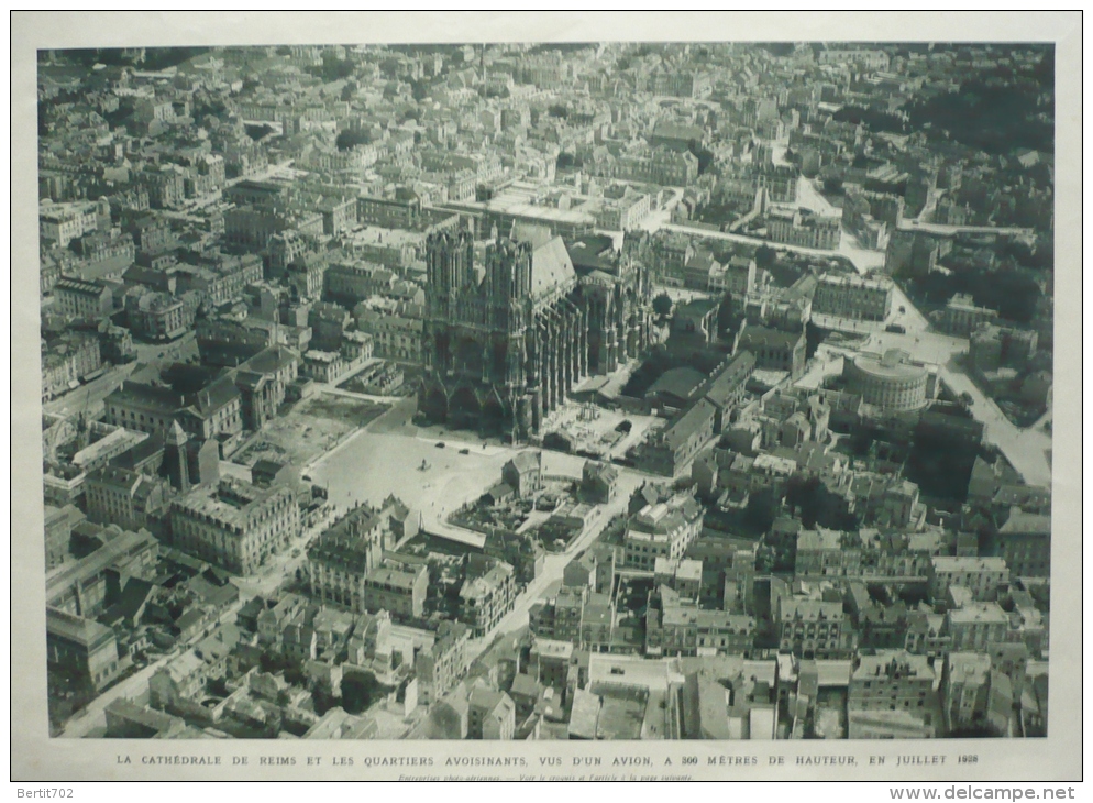 LA CATHEDRALE DE REIMS ET LES QUARTIERS AVOISINANTS  360 X 250 Mm -  Tirée D''un No De " L´illustration " 1928 - Architecture