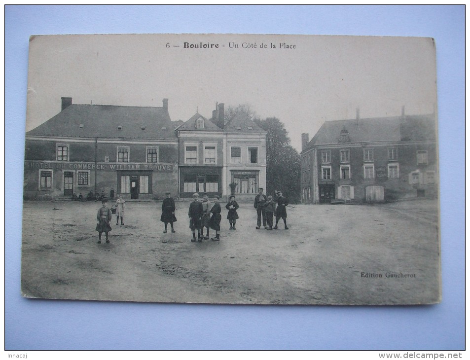 Ma Réf: 77-20.      BOULOIRE     Un Côté De La Place. - Bouloire