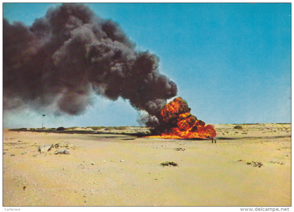 SAUDI ARABIA,ARABIE SAOUDITE,DHAHRAN OIL EXPLORATION,PUIT DE PETROLE  EN FEU Dans Le Désert - Saudi Arabia