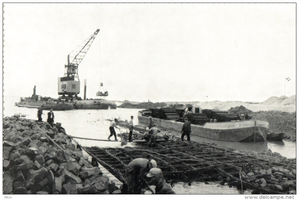 Dijkbouw Z.Flevoland Het Storten Van Basaltstenen - Harderwijk