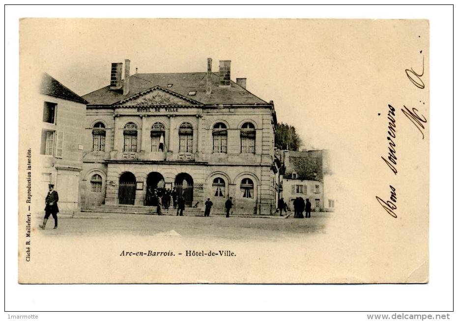 ARC - En - BARROIS -  RARE : Carte Précurseur   -  Hôtel De Ville -  Animée : Multiples Personnages - Arc En Barrois