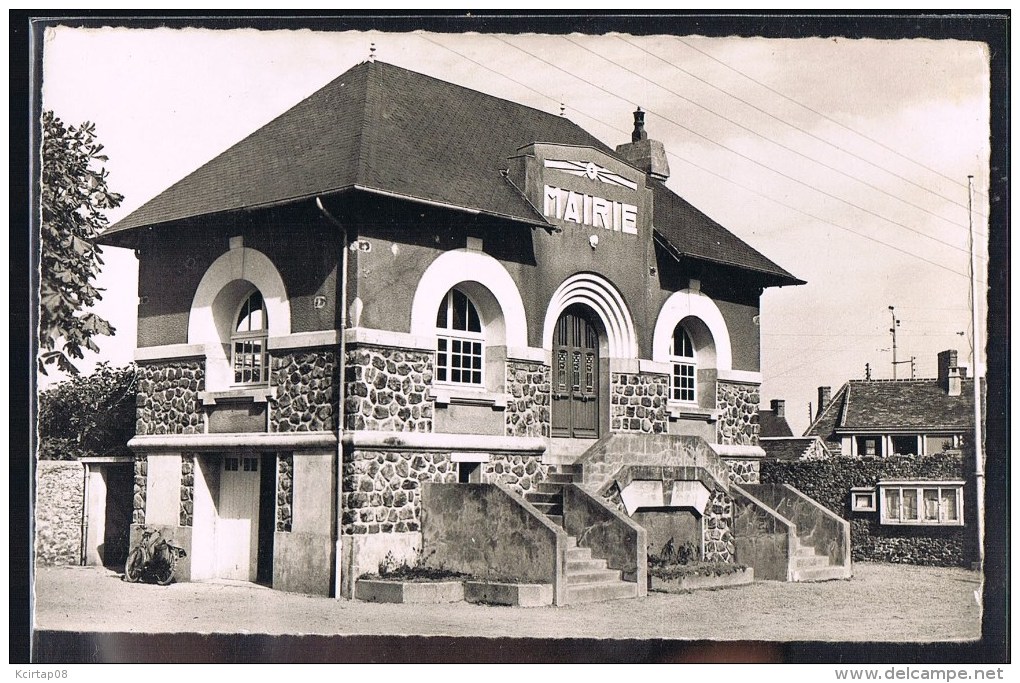 BLAINVILLE - SUR - MER . La Mairie . - Blainville Sur Mer