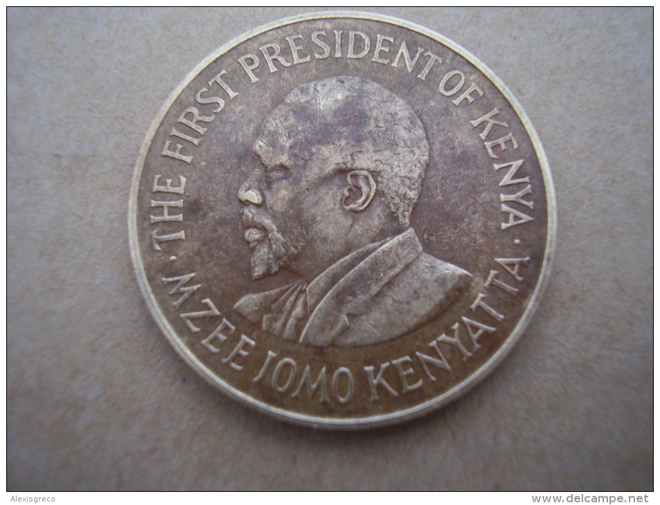 KENYA 1971 TEN CENTS   KENYATTA Nickel-Brass  USED COIN In FAIR CONDITION. - Kenia