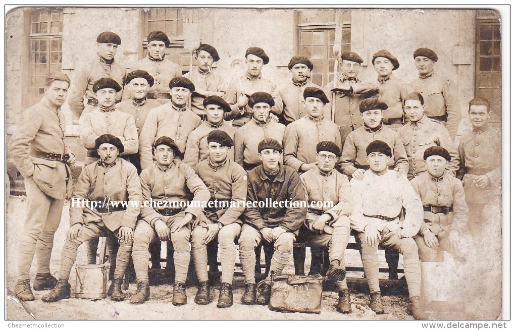 CPA PHOTO ANIMEE MILITAIRE 159 EME REGIMENT PELOTON DES ELEVES MASSOT MENUISIER 581 - Regimente