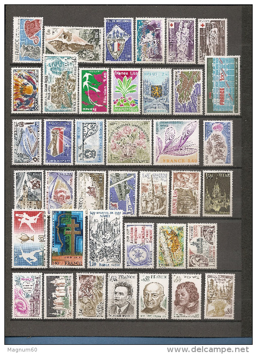 LOT DE 590 TIMBRES DE FRANCE NEUFS SANS CHARNIERES