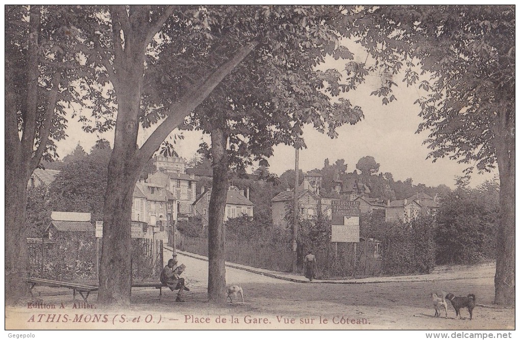 ATHIS MONS - Place De La Gare . Vue Sur Le Coteau - Athis Mons