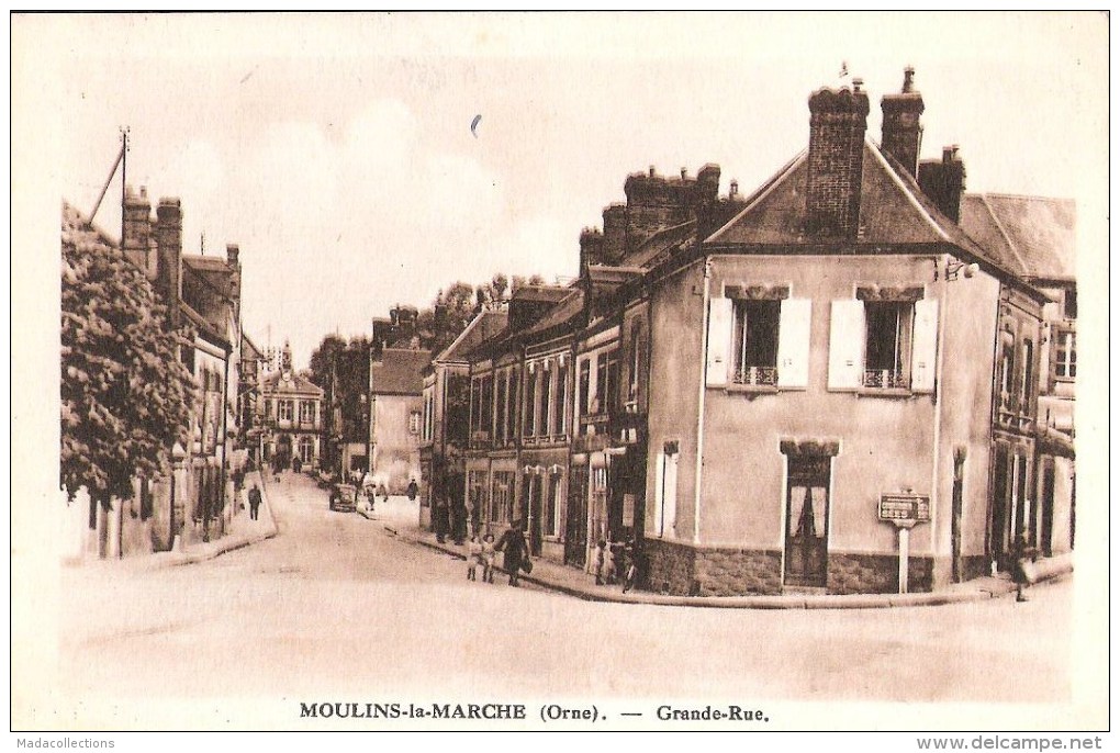 Moulins-la-Marche (61)  Grande Rue - Moulins La Marche
