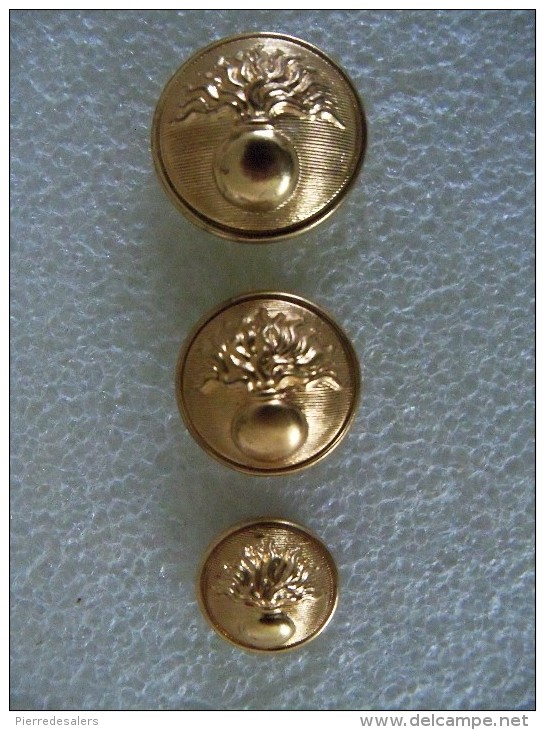 Militaria M - Bouton Gendarmerie - Lot De 3 Boutons Gendarme Mobile Ou Garde - Tailles Différentes Voir Scans - Boutons